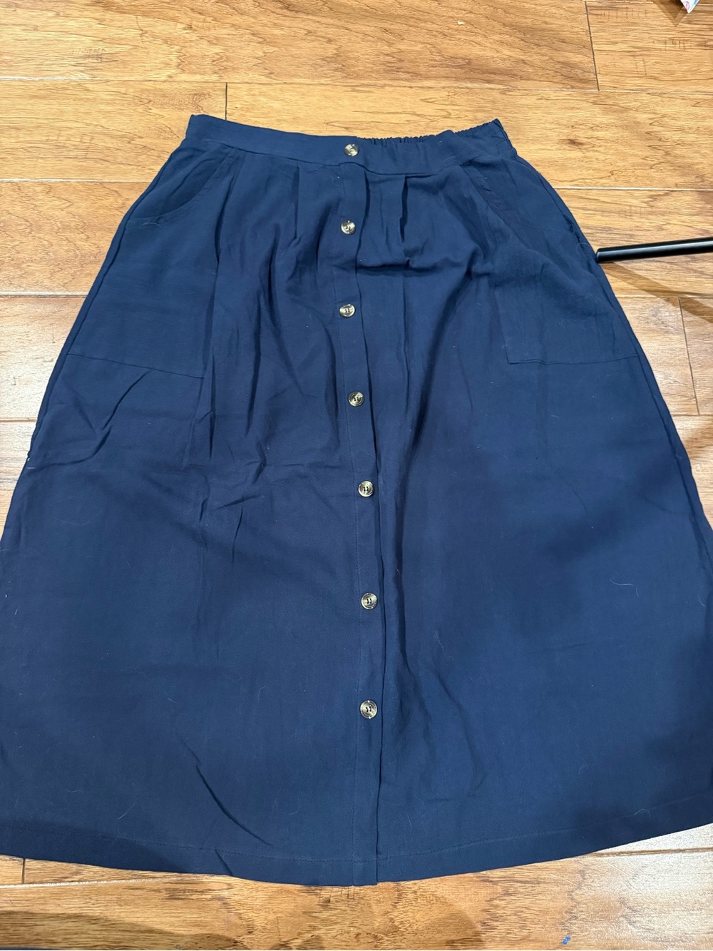 Vestidos Button-Front Navy Midi Skirt with Pockets - Picture 2 of 6
